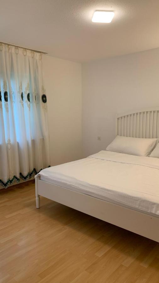 Dubai 2 Apartment Интерлакен Екстериор снимка